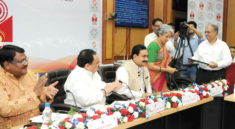 The Union Minister for Health & Family Welfare, Mr. J.P. Nadda and the Union Minister for Tribal Affairs, Mr. Jual Oram witnessing the signing ceremony of PPP agreement between ICMR and Sun Pharma, in Research and Innovation in Preventive Health, in New Delhi on April 25, 2016.