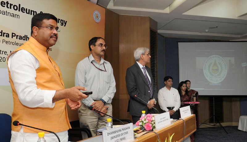 The Minister of State for Petroleum and Natural Gas (Independent Charge), Mr. Dharmendra Pradhan launching the website of Indian Institute of Petroleum & Energy, Visakhapatnam, in New Delhi on May 27, 2016.