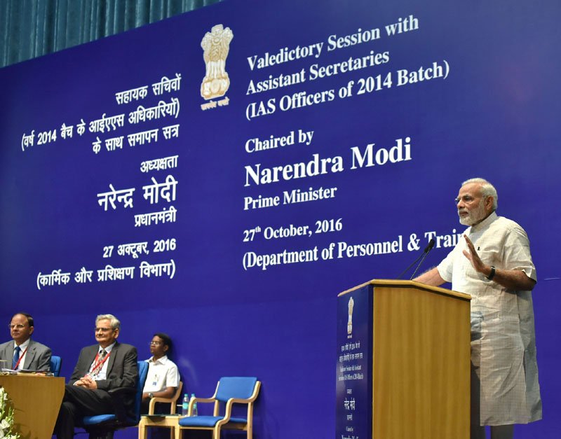 The Prime Minister, Mr. Narendra Modi interacting with IAS officers of the 2014 batch during their Valedictory Session as Assistant Secretaries, in New Delhi on October 27, 2016.